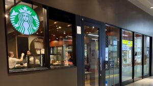 駅のスターバックスコーヒー
